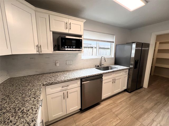 11831 Briar Forest Drive, Houston, TX 77077