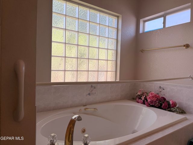 13940 JEWELED DESERT Drive, Horizon City, TX 79928