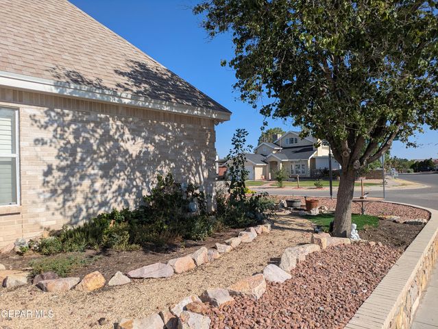 13940 JEWELED DESERT Drive, Horizon City, TX 79928