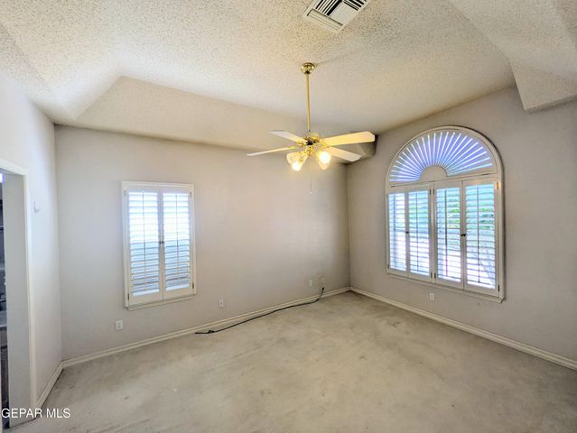 13940 JEWELED DESERT Drive, Horizon City, TX 79928