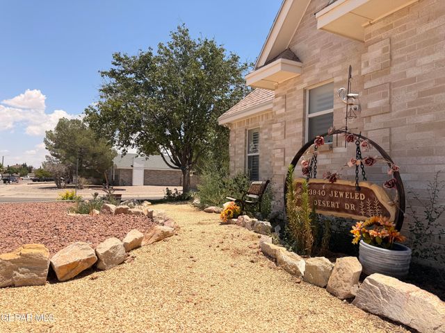 13940 JEWELED DESERT Drive, Horizon City, TX 79928