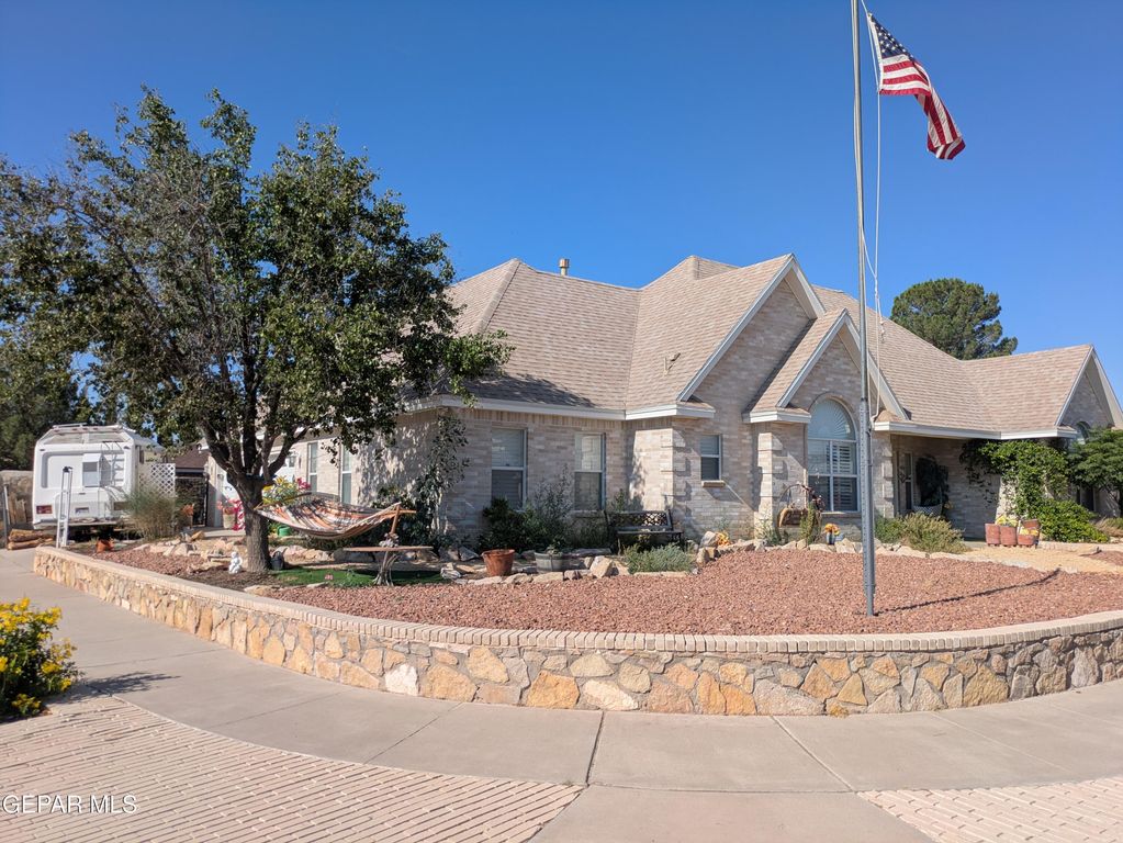 13940 JEWELED DESERT Drive, Horizon City, TX 79928