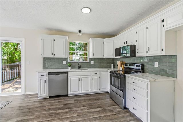 612 SE Bugle Court, Blue Springs, MO 64014