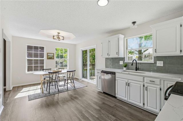 612 SE Bugle Court, Blue Springs, MO 64014