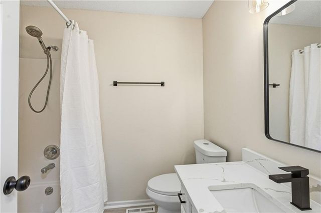 612 SE Bugle Court, Blue Springs, MO 64014