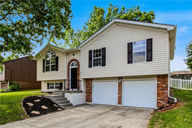 612 SE Bugle Court, Blue Springs, MO 64014