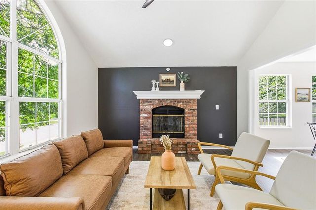 612 SE Bugle Court, Blue Springs, MO 64014