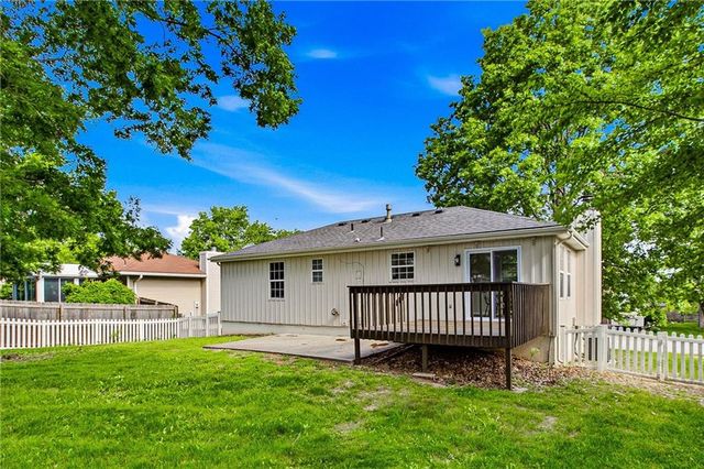 612 SE Bugle Court, Blue Springs, MO 64014