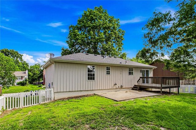 612 SE Bugle Court, Blue Springs, MO 64014