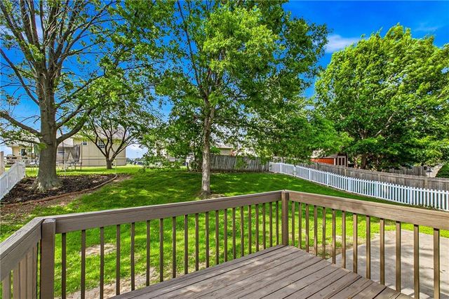 612 SE Bugle Court, Blue Springs, MO 64014