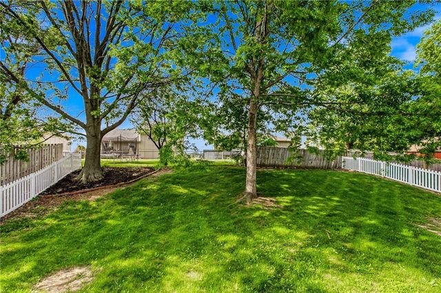 612 SE Bugle Court, Blue Springs, MO 64014