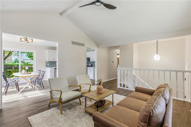 612 SE Bugle Court, Blue Springs, MO 64014