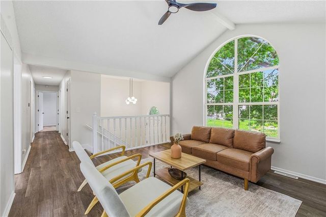 612 SE Bugle Court, Blue Springs, MO 64014