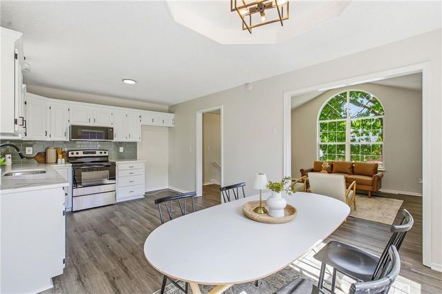 612 SE Bugle Court, Blue Springs, MO 64014