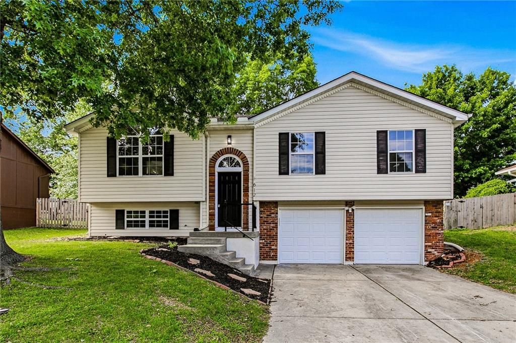 612 SE Bugle Court, Blue Springs, MO 64014