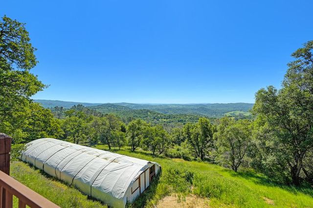 17475 Misty Dawn Ln, Grass Valley, CA 95949