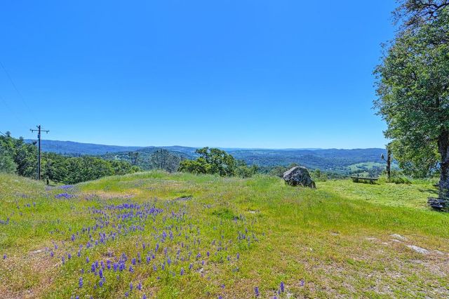 17475 Misty Dawn Ln, Grass Valley, CA 95949