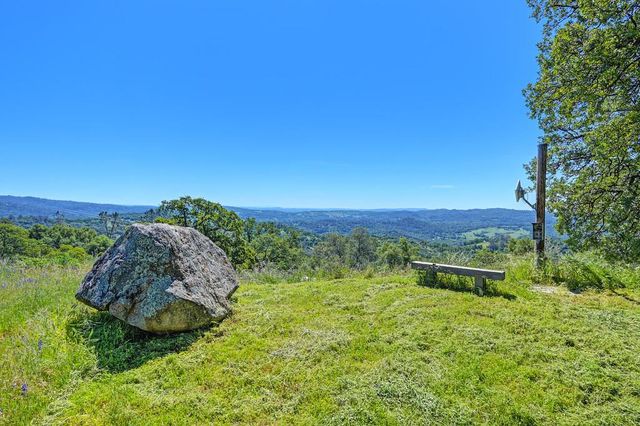 17475 Misty Dawn Ln, Grass Valley, CA 95949