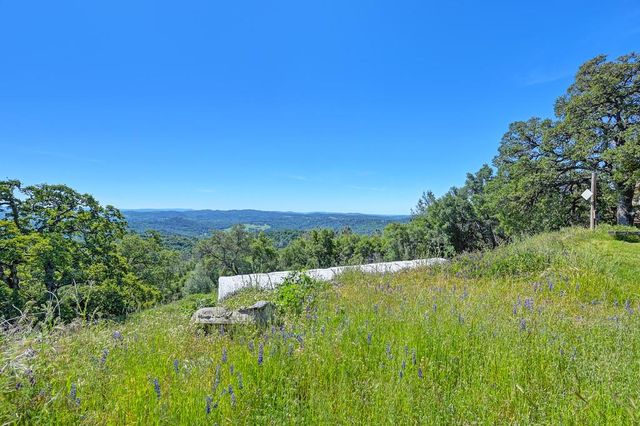 17475 Misty Dawn Ln, Grass Valley, CA 95949