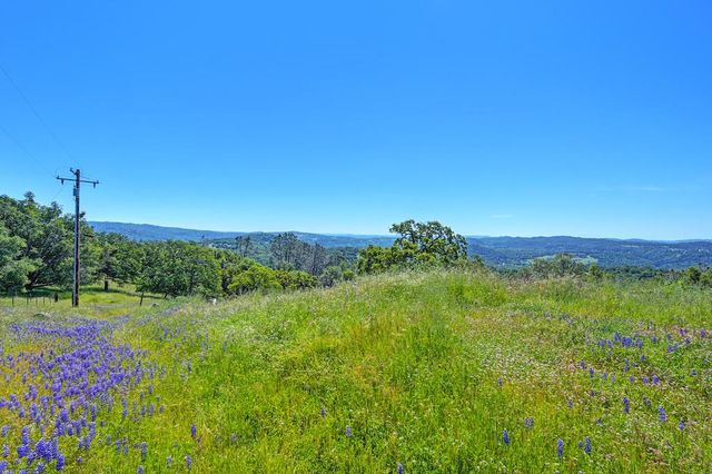 17475 Misty Dawn Ln, Grass Valley, CA 95949