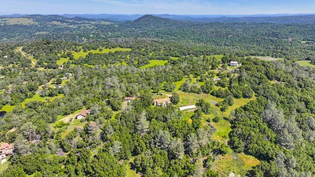 17475 Misty Dawn Ln, Grass Valley, CA 95949