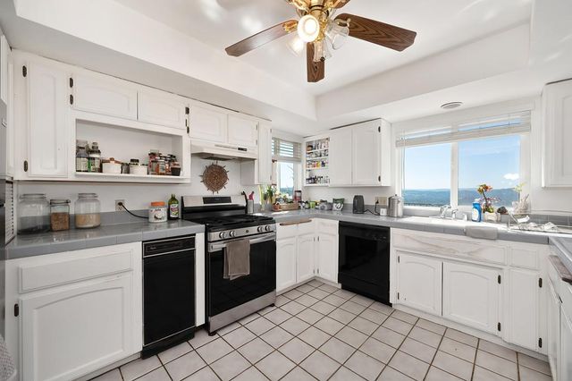 17475 Misty Dawn Ln, Grass Valley, CA 95949