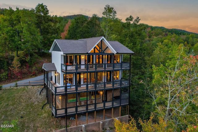 821 Sunshine Trail, Gatlinburg, TN 37738