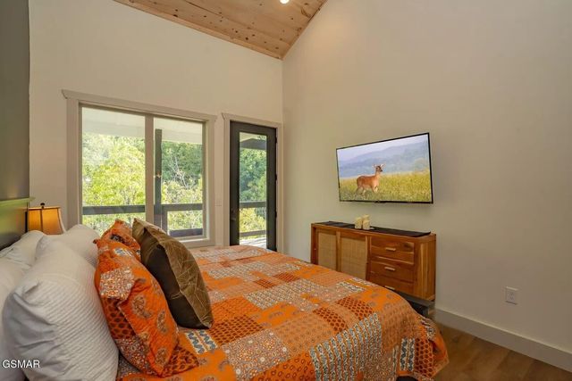 821 Sunshine Trail, Gatlinburg, TN 37738