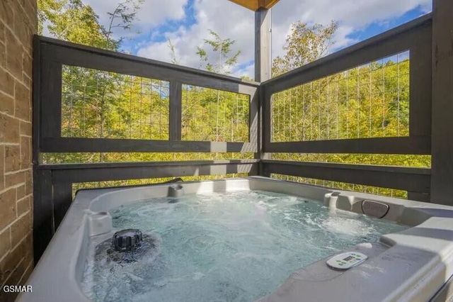 821 Sunshine Trail, Gatlinburg, TN 37738