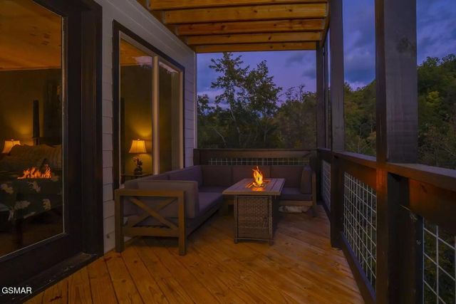 821 Sunshine Trail, Gatlinburg, TN 37738