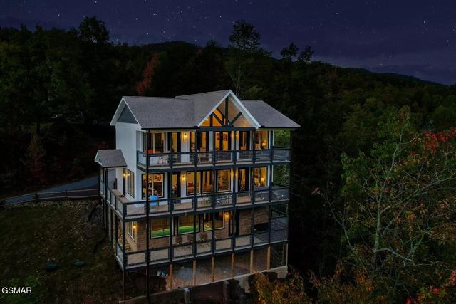 821 Sunshine Trail, Gatlinburg, TN 37738