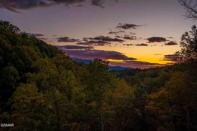 821 Sunshine Trail, Gatlinburg, TN 37738