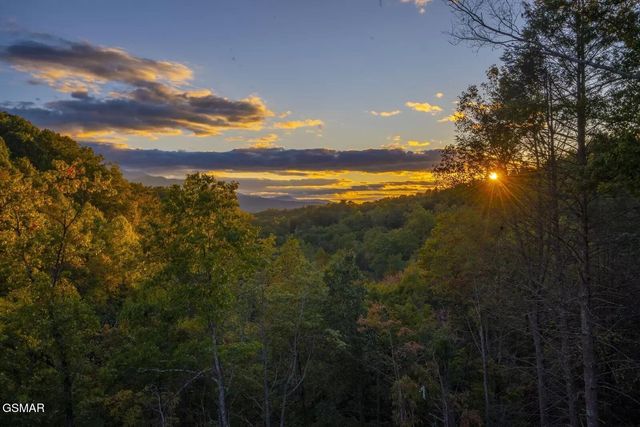 821 Sunshine Trail, Gatlinburg, TN 37738