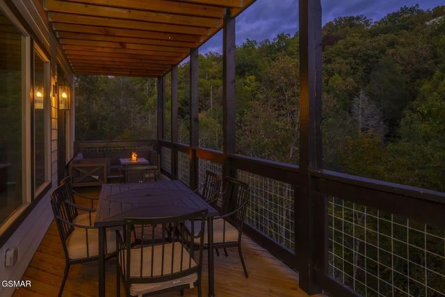 821 Sunshine Trail, Gatlinburg, TN 37738