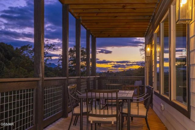 821 Sunshine Trail, Gatlinburg, TN 37738