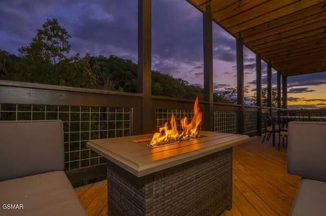 821 Sunshine Trail, Gatlinburg, TN 37738