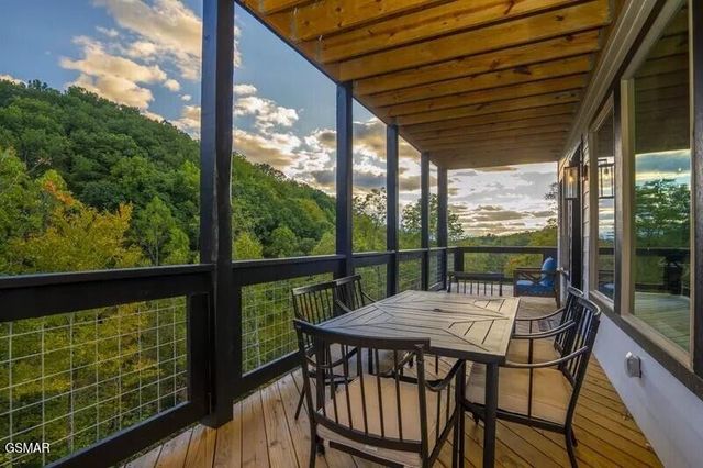 821 Sunshine Trail, Gatlinburg, TN 37738
