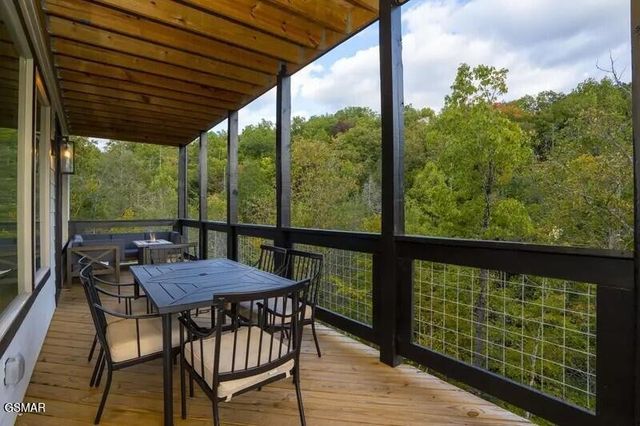 821 Sunshine Trail, Gatlinburg, TN 37738