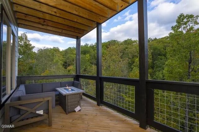 821 Sunshine Trail, Gatlinburg, TN 37738