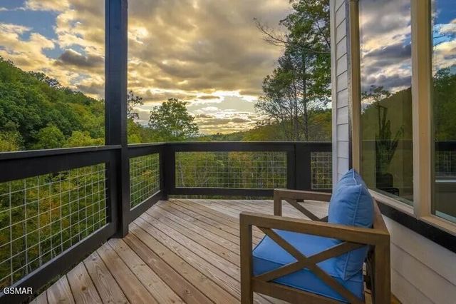 821 Sunshine Trail, Gatlinburg, TN 37738