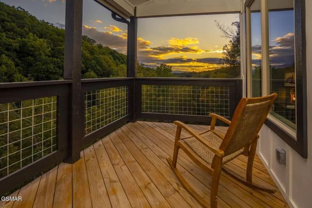 821 Sunshine Trail, Gatlinburg, TN 37738