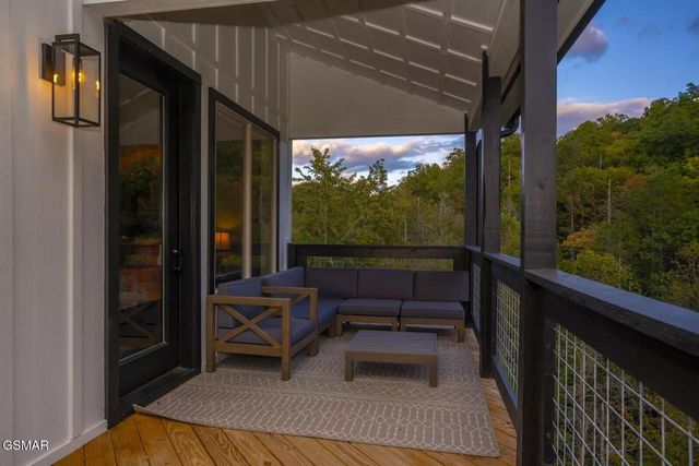 821 Sunshine Trail, Gatlinburg, TN 37738