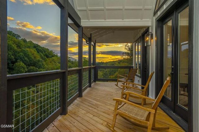 821 Sunshine Trail, Gatlinburg, TN 37738