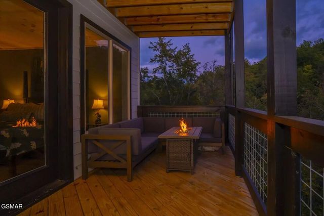 821 Sunshine Trail, Gatlinburg, TN 37738