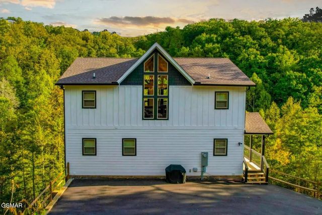 821 Sunshine Trail, Gatlinburg, TN 37738