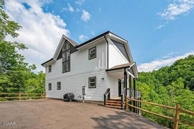 821 Sunshine Trail, Gatlinburg, TN 37738