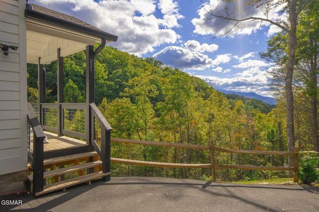 821 Sunshine Trail, Gatlinburg, TN 37738