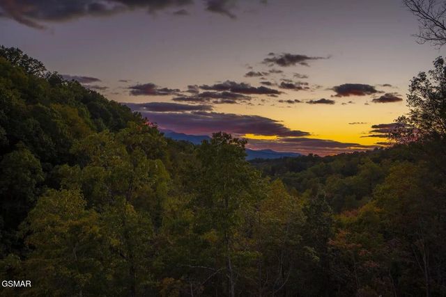 821 Sunshine Trail, Gatlinburg, TN 37738