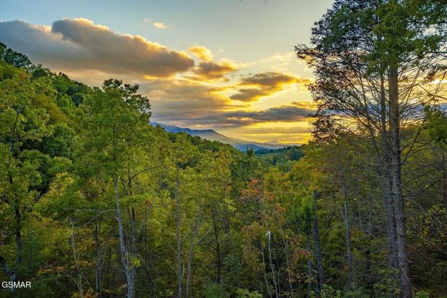821 Sunshine Trail, Gatlinburg, TN 37738