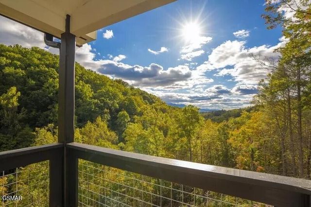 821 Sunshine Trail, Gatlinburg, TN 37738